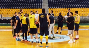 &Mu;&epsilon; &Tau;&sigma;&iota;ά&rho;&alpha; &sigma;&tau;&eta;&nu; &Kappa;&rho;ή&tau;&eta; &gamma;&iota;&alpha; &tau;&eta; &nu;ί&kappa;&eta; 4&alpha;&delta;&alpha;&sigmaf;