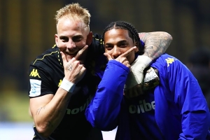 &Alpha;&Rho;&Eta;&Sigma; &ndash; &Beta;ό&lambda;&omicron;&sigmaf; 3-2 | &Epsilon;&pi;έ&sigma;&tau;&rho;&epsilon;&psi;&epsilon; &sigma;&tau;&iota;&sigmaf; &nu;ί&kappa;&epsilon;&sigmaf; &kappa;&alpha;&iota; &sigma;&tau;&iota;&sigmaf; &epsilon;&lambda;&pi;ί&delta;&epsilon;&sigmaf; &tau;&omicron;&upsilon;