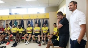 &Mu;&epsilon; &tau;&omicron;&nu; &kappa;ό&sigma;&mu;&omicron; &tau;&omicron;&upsilon; &gamma;&iota;&alpha; &tau;&omicron; &pi;&rho;ώ&tau;&omicron; &delta;&iota;&pi;&lambda;ό &tau;&eta;&sigmaf; &chi;&rho;&omicron;&nu;&iota;ά&sigmaf;