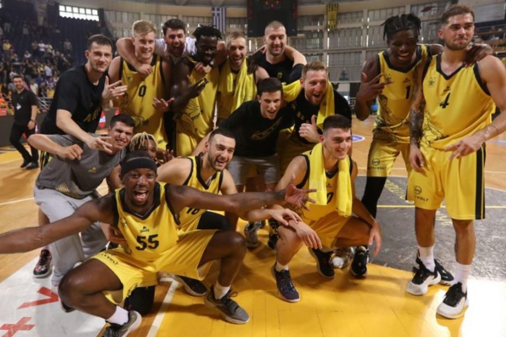 &Sigma;&tau;&eta;&nu; &Kappa;&rho;ή&tau;&eta; &mu;&epsilon; &tau;&omicron; &mu;&alpha;&chi;&alpha;ί&rho;&iota; &sigma;&tau;&alpha; &delta;ό&nu;&tau;&iota;&alpha;!