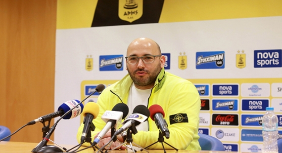 &Eta; &eta;&rho;&epsilon;&mu;ί&alpha; &tau;&eta;&sigmaf; &tau;&epsilon;&tau;&rho;ά&delta;&alpha;&sigmaf; &kappa;&alpha;&iota; &eta; &alpha;&nu;&tau;&iota;&pi;&omicron;&lambda;ί&tau;&epsilon;&upsilon;&sigma;&eta;