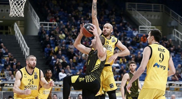 &Alpha;&Epsilon;&Kappa; - &Alpha;&Rho;&Eta;&Sigma; 73-64 | &Epsilon;&lambda;&pi;&iota;&delta;&omicron;&phi;ό&rho;&alpha; &epsilon;&mu;&phi;ά&nu;&iota;&sigma;&eta; &pi;&alpha;&rho;ά &tau;&eta;&nu; ή&tau;&tau;&alpha;