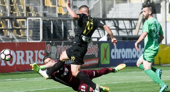 &Pi;ή&rho;&epsilon; &tau;&eta; &nu;ί&kappa;&eta; &kappa;&alpha;&iota; &epsilon;&lambda;&pi;ί&zeta;&epsilon;&iota; &sigma;&epsilon; "&delta;ώ&rho;&alpha;"