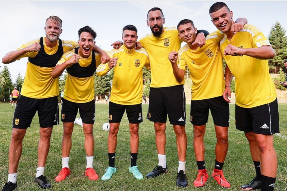 &Tau;&alpha; &sigma;&upsilon;&mu;&pi;&epsilon;&rho;ά&sigma;&mu;&alpha;&tau;&alpha; &alpha;&pi;ό &tau;&alpha; &phi;&iota;&lambda;&iota;&kappa;ά &kappa;&alpha;&iota; &eta; &mu;&epsilon;&tau;&alpha;&gamma;&rho;&alpha;&phi;&iota;&kappa;ή &epsilon;&nu;ί&sigma;&chi;&upsilon;&sigma;&eta;