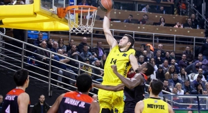 &Alpha;&Rho;&Eta;&Sigma; - &Tau;&rho;ί&kappa;&alpha;&lambda;&alpha; 82-63 | Έ&beta;&gamma;&alpha;&zeta;&epsilon; &phi;&omega;&tau;&iota;έ&sigmaf; &kappa;&alpha;&iota; &tau;&omicron; έ&kappa;&alpha;&nu;&epsilon; &pi;&epsilon;&rho;ί&pi;&alpha;&tau;&omicron;!