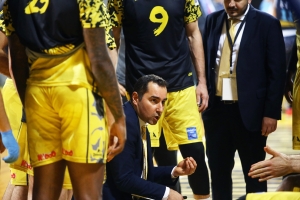 &Mu;&epsilon; &tau;&iota;&sigmaf; &gamma;&nu;&omega;&sigma;&tau;έ&sigmaf; &alpha;&pi;&omicron;&upsilon;&sigma;ί&epsilon;&sigmaf; &kappa;ό&nu;&tau;&rho;&alpha; &sigma;&tau;&omicron;&nu; &Iota;&omega;&nu;&iota;&kappa;ό