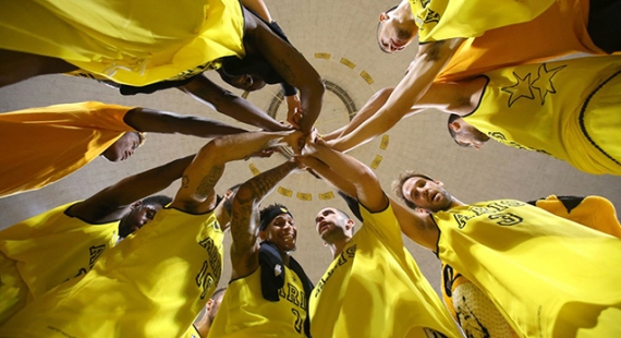 &Alpha;&pi;&alpha;&nu;&tau;ή&sigma;&epsilon;&iota;&sigmaf; &pi;ά&nu;&omega; &sigma;&tau;&omicron; &pi;&alpha;&rho;&kappa;έ