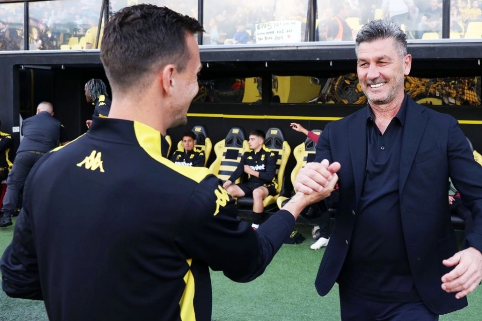 &Alpha;&Rho;&Eta;&Sigma; &ndash; &Alpha;&sigma;&tau;έ&rho;&alpha;&sigmaf; &Tau;&rho;ί&pi;&omicron;&lambda;&eta;&sigmaf; 4-2 | &Tau;&omicron; &zeta;&epsilon;&sigma;&tau;ό &chi;&epsilon;&iota;&rho;&omicron;&kappa;&rho;ό&tau;&eta;&mu;&alpha; &sigma;&epsilon; &mu;&iota;&alpha; &pi;&epsilon;&rho;ί&epsilon;&rho;&gamma;&eta; &chi;&rho;&omicron;&nu;&iota;ά