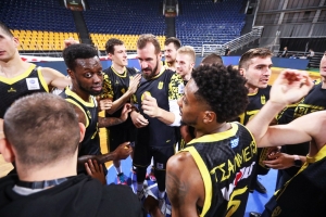 &Epsilon;&nu; &mu;έ&sigma;&omega; &tau;&rho;&iota;&kappa;&upsilon;&mu;ί&alpha;&sigmaf; &sigma;&tau;&omicron; &kappa;&rho;&alpha;&tau;&iota;&kappa;ό &gamma;&iota;&alpha; &tau;&omicron; &delta;&iota;&pi;&lambda;ό