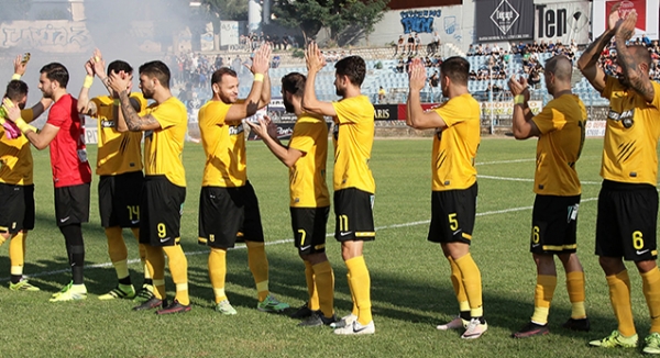 &Epsilon;&upsilon;&tau;&upsilon;&chi;ώ&sigmaf;... &upsilon;&pi;ά&rho;&chi;&epsilon;&iota; &chi;&rho;ό&nu;&omicron;&sigmaf;