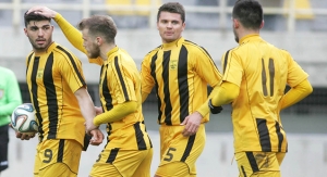 &Alpha;&pi;έ&phi;&upsilon;&gamma;&epsilon; &tau;&eta; &gamma;&kappa;έ&lambda;&alpha;... &kappa;&alpha;&iota; &epsilon;&lambda;&pi;ί&zeta;&epsilon;&iota;