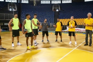 &Nu;έ&alpha; &alpha;&rho;&chi;ή &mu;&epsilon; &delta;&iota;&alpha;&phi;&omicron;&rho;&epsilon;&tau;&iota;&kappa;ή(?) &phi;&iota;&lambda;&omicron;&sigma;&omicron;&phi;ί&alpha;